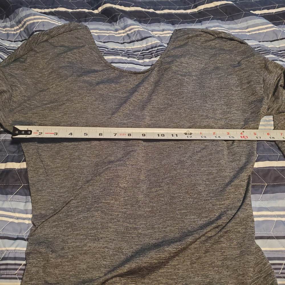 Lucy Size S Manifest Deep V-Back Ruched Sides Gray Space Dye Long Sleeve Tunic - Picture 9 of 10